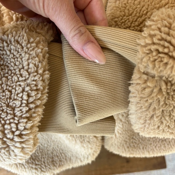 ALO Yoga Foxy Sherpa Jacket - Picture 6 of 12